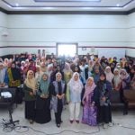 Foto bersama (peserta dan tamu)